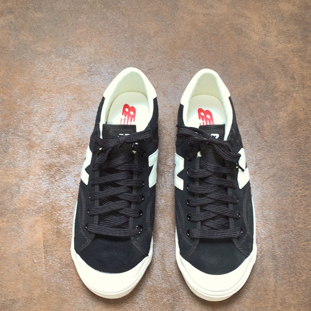 New Balance Size 10 low black/white suede sneaker.